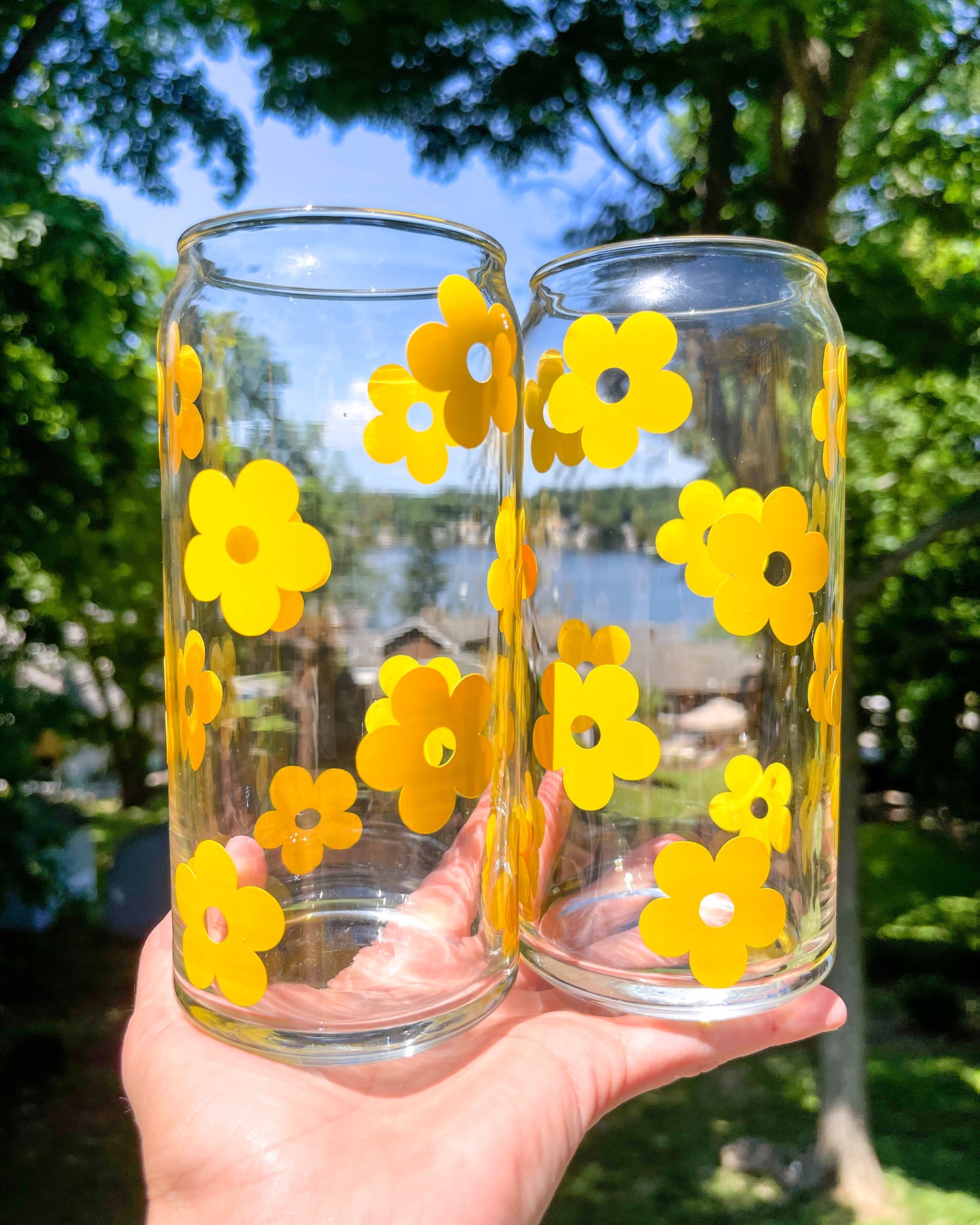 Retro Daisies Beer Can Blass